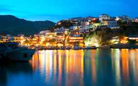 Das Hotel liegt am Rande des Hafenortes Agia Galini, Kreta. - Foto: Ingo Wandmacher